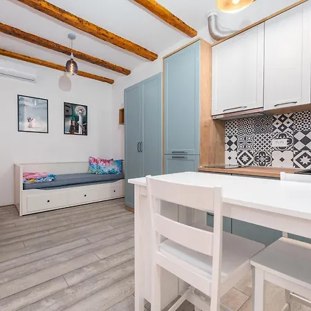 Angulus Apartment *