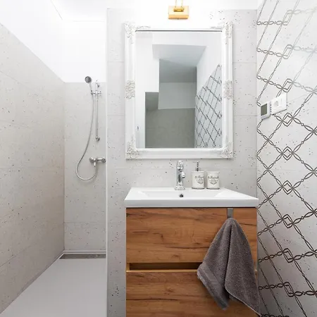 Angulus Apartment